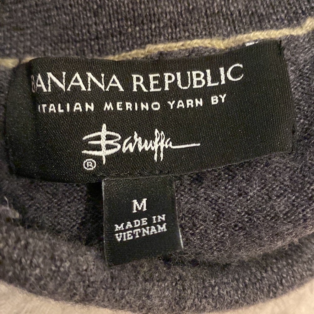 Banana Republic Italian Merino Wool Charcoal Turtleneck Sweater. Size M - Picture 3 of 6